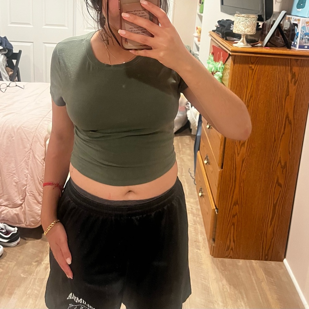 Bozzolo Dark Green Women's Short Sleeve Crop Top